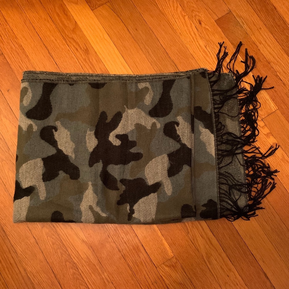 CAMO Oversized Scarf